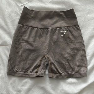 Gymshark shorts in grey (taupe)